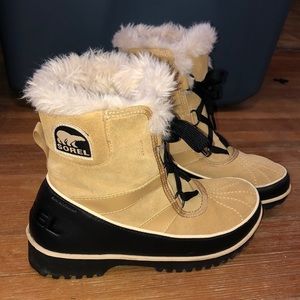 Like new Sorel mini boots!